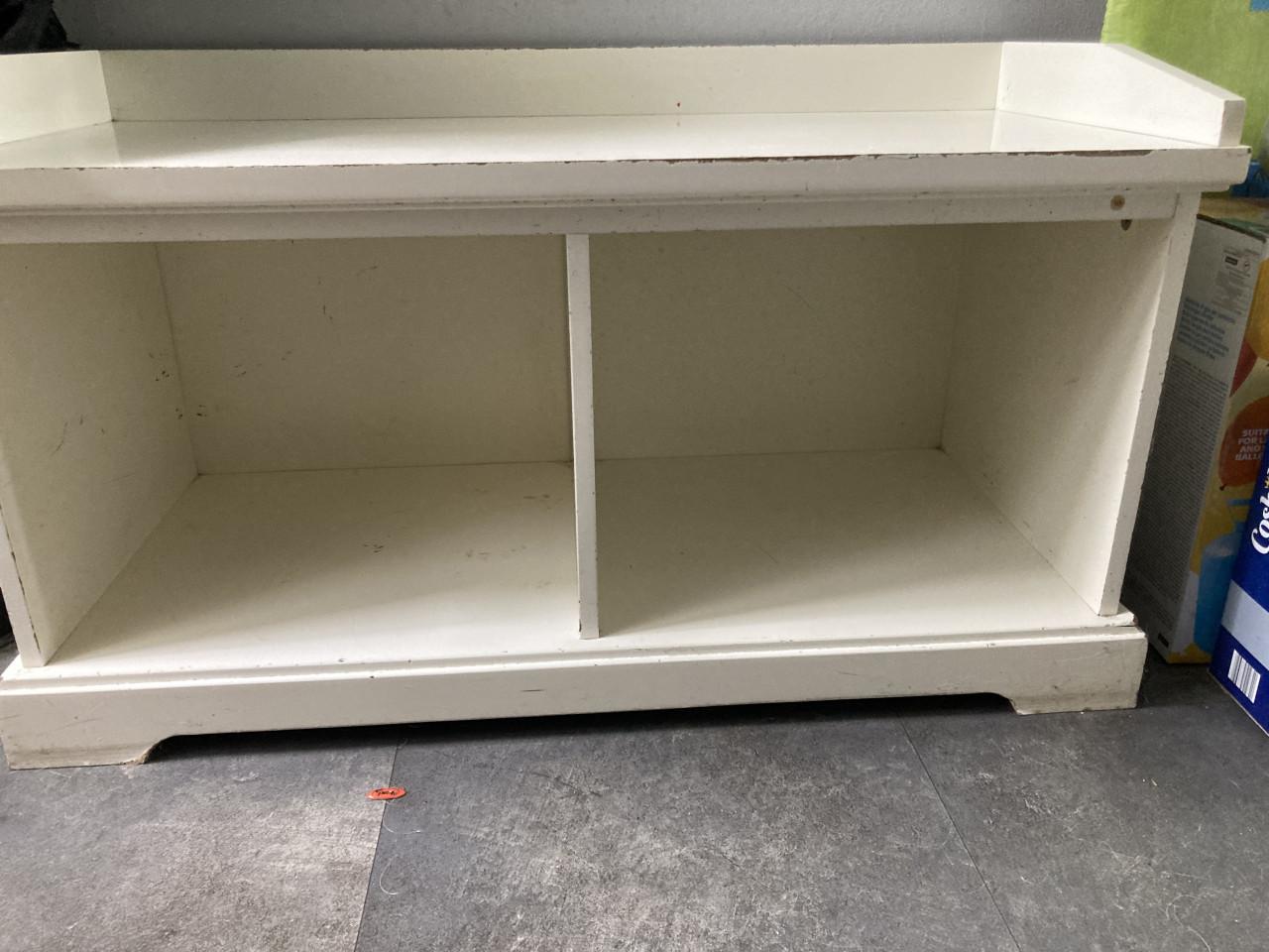 Kapstok met bijbehorend  kastje