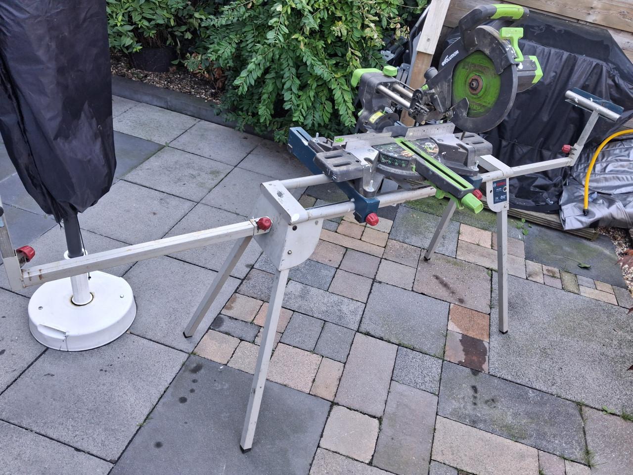 Afkortzaag (multimaterialen)met ondestel