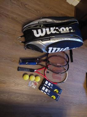 3 Wilson tennisrackets met tas en 11 balletjes