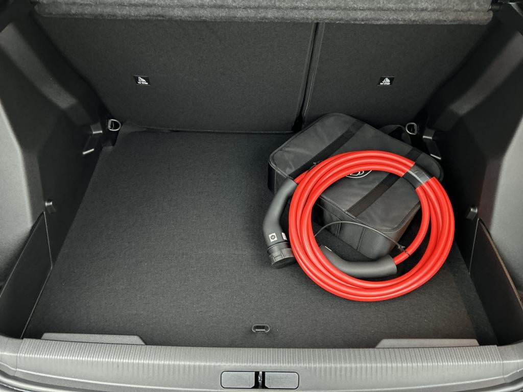 Peugeot E-2008 ev style 50 kwh | rijklaar |