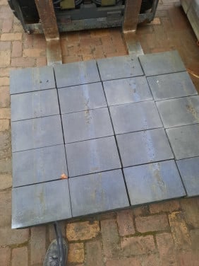 Partij van 2,4 m2 beton tegels antraciet strak 20x30x6