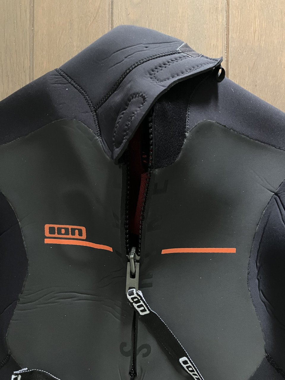 Te koop Nieuw ‘ION’ windsurf wetsuit maat 48S dikte 5.5/4.5