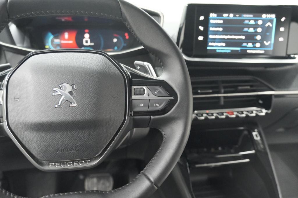 Peugeot 208 puretech 100 eat8 allure pack | camera | apple carplay | parkee