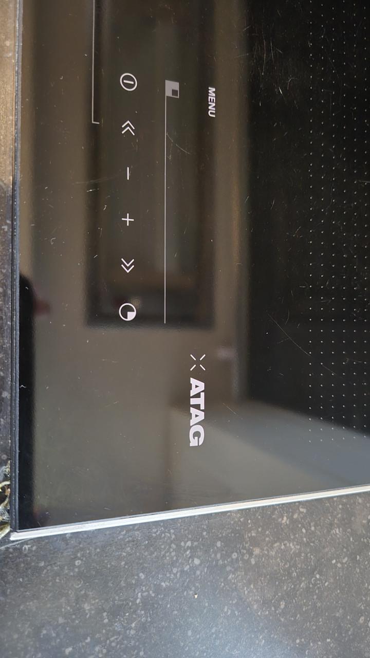 6 pit inductiekookplaat Atag met bridgefunctie 3x2