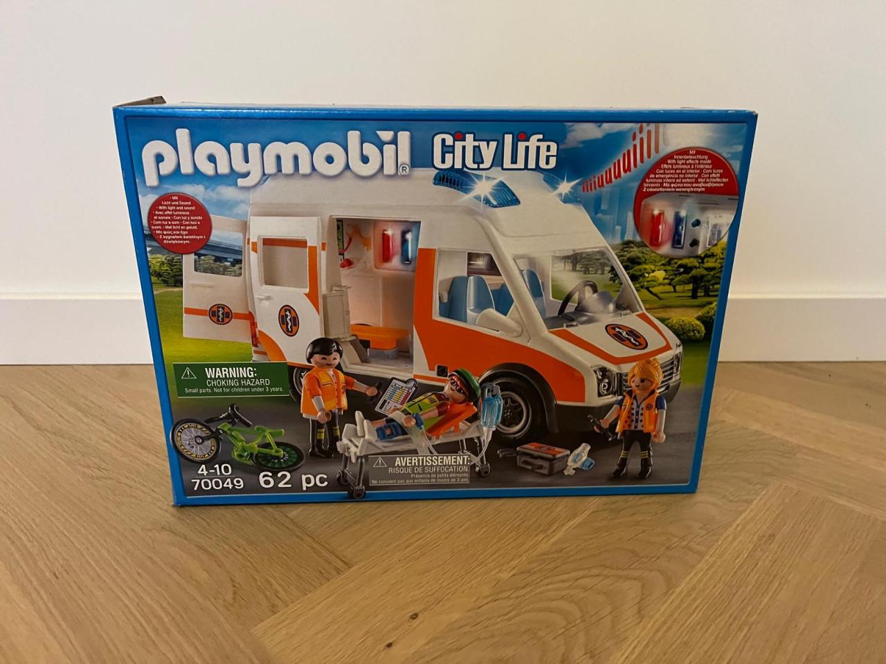 PLAYMOBIL City Life Ambulance en ambulanciers - 70049