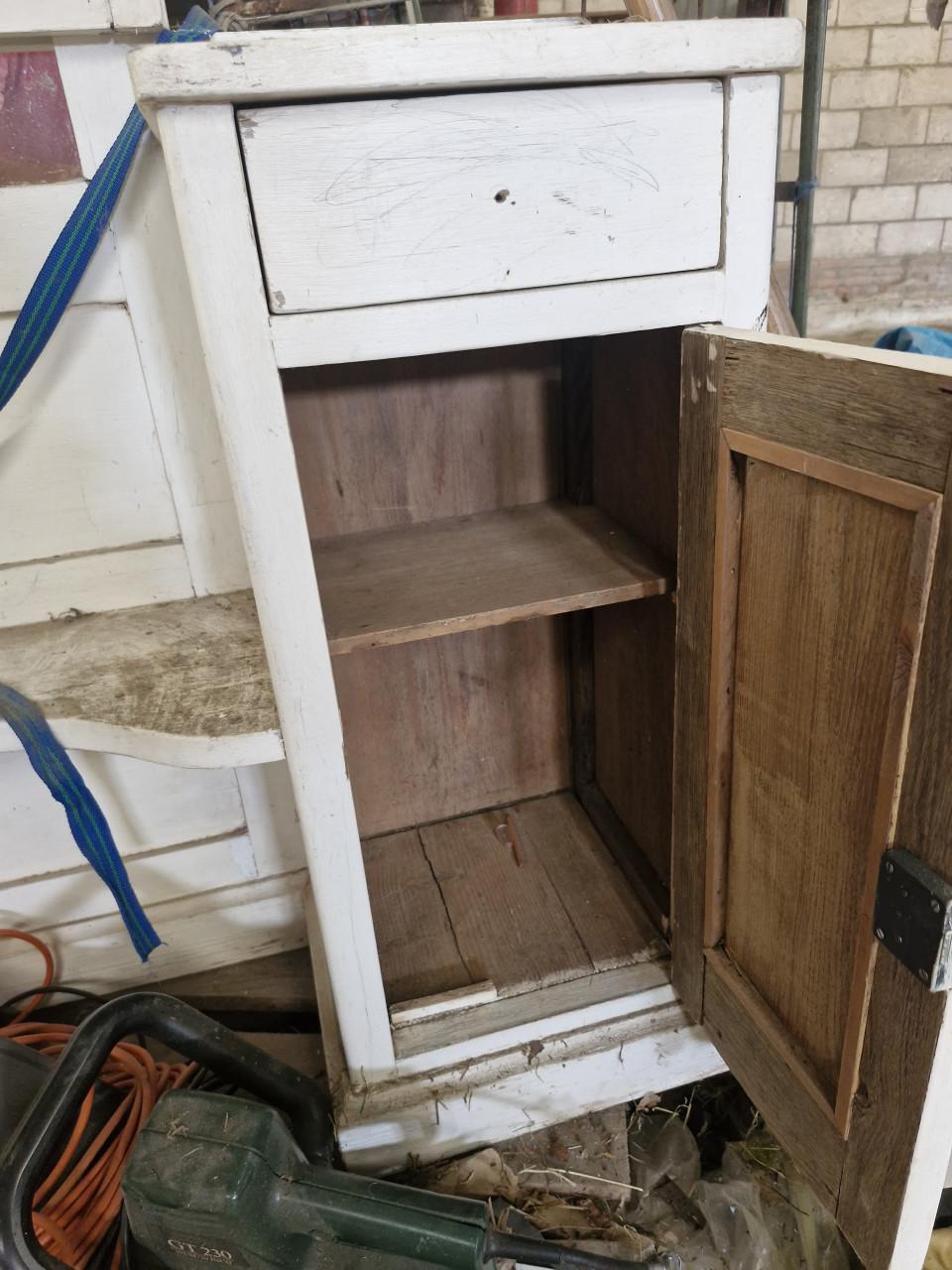 Schuurvondst, antiek make-up dressoir met 3 spiegels