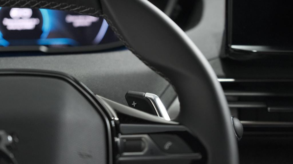 Peugeot 5008 puretech 130 eat8 allure pack business | trekhaak | elektronis