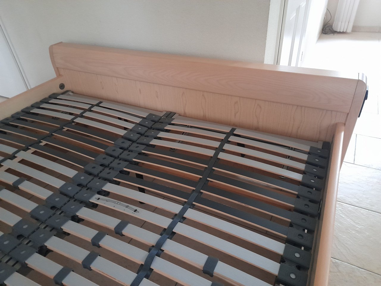 Verstelbaar 2 persoons  bed 160 x200 (in goede nette staat )