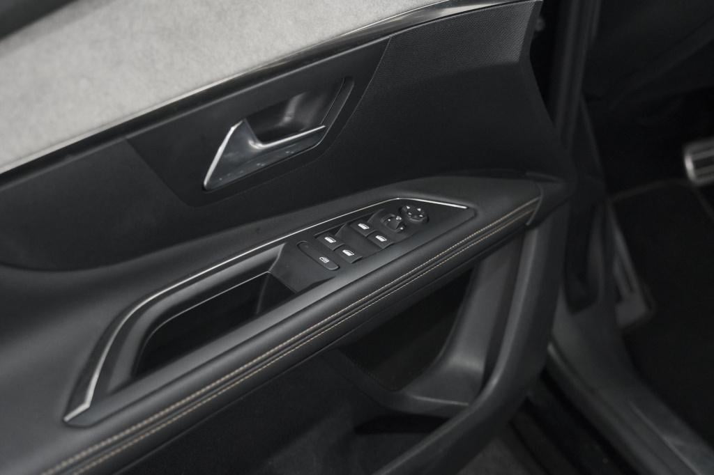 Peugeot 5008 hybrid 136 e-dcs6 gt | camera | dodehoekdetectie | navigatie |