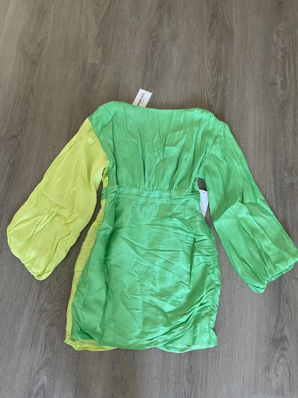 Jurk van NA-KD maat 38.