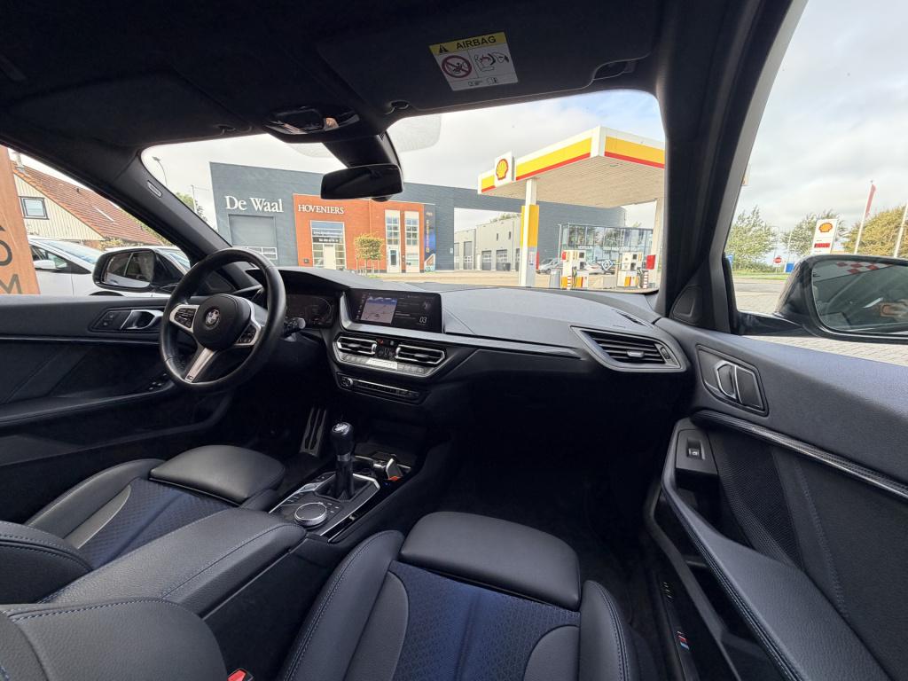 BMW 1 Serie 118i m-sport | carplay | parkeer sensoren | dab | cruise contro