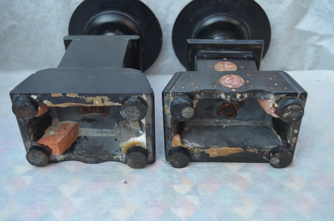 2 Stenen kandelaars deel klokgarnituur 19e eeuws?