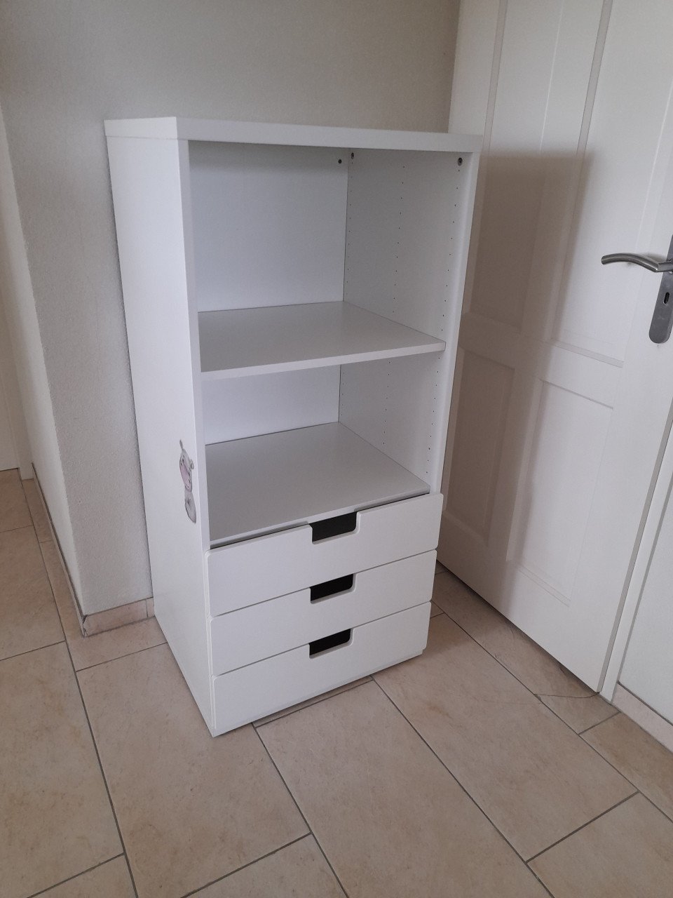 Kastje met 3 laden en 1 plank (in goede staat ) 50 x 60 x 129H