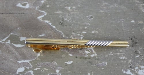 Goudkleurige dasspeld