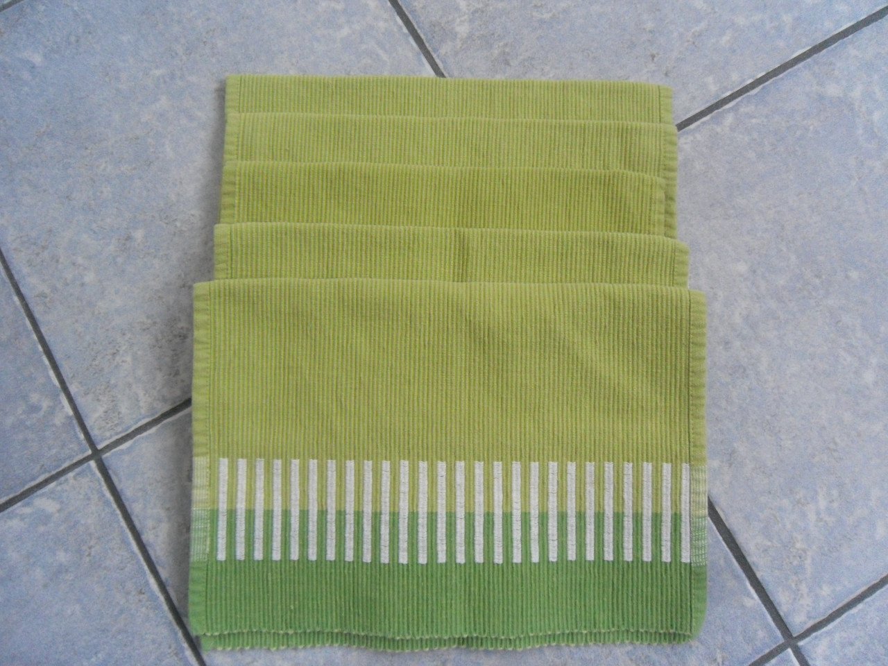5 PLACE MATS