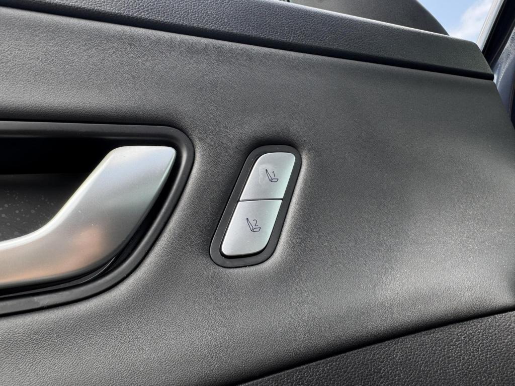 Hyundai Kona 1.6 gdi hev premium | two-tone lakkleur | stoelverwarming + -v
