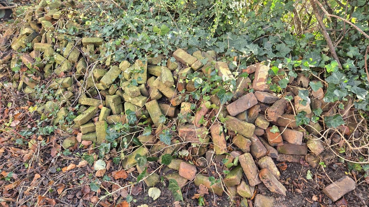 Gebakken klinkers / oude waaltjes circa 12m2