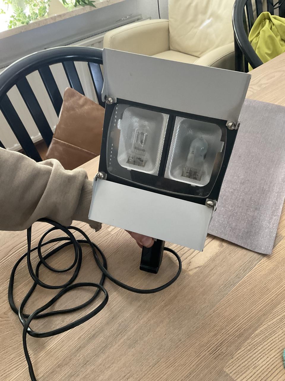 Cullmann foto/film halogeenlamp, 1 lamp kapot , maar geeft nog veel licht