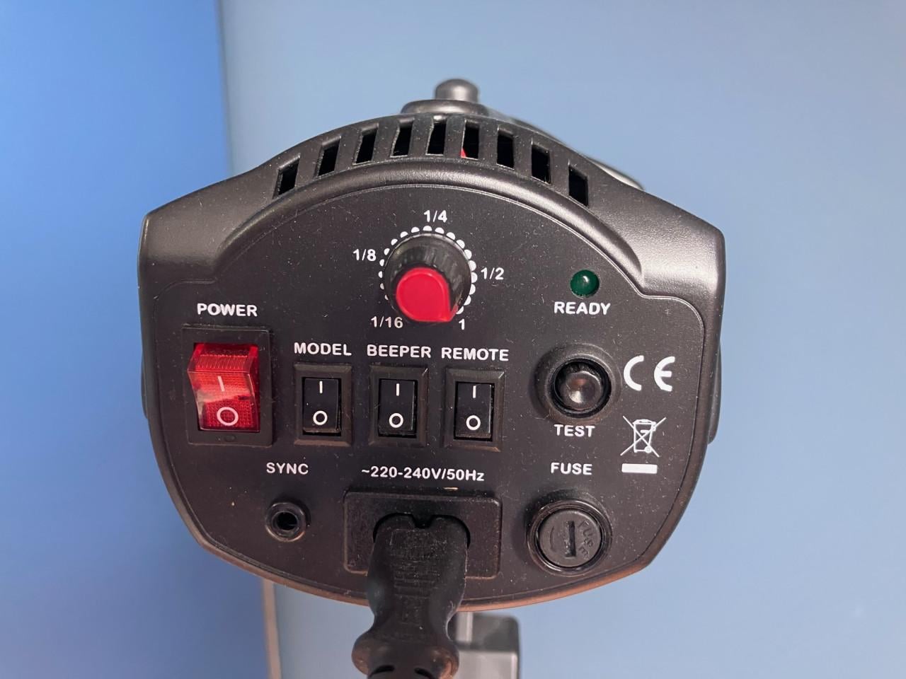 Studioflitsers, set van  Falcon Eyes SS200D;
