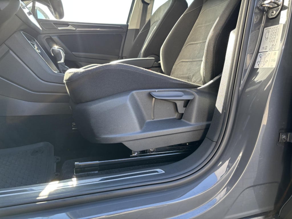 Volkswagen Tiguan 1.5 tsi elegance trekhaak |  camera | apple carplay/andro
