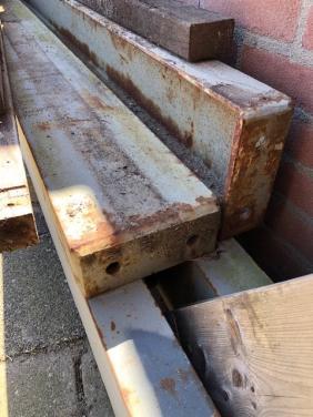 IJzer U balk.  UNP 180