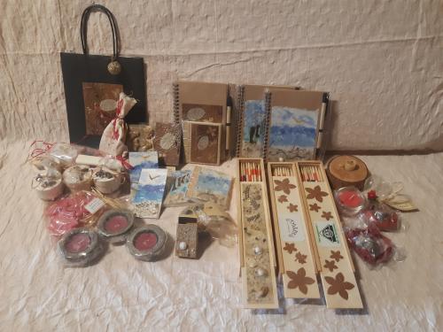 Doos met kleine cadeautjes voor Sinterklaas en Kerst