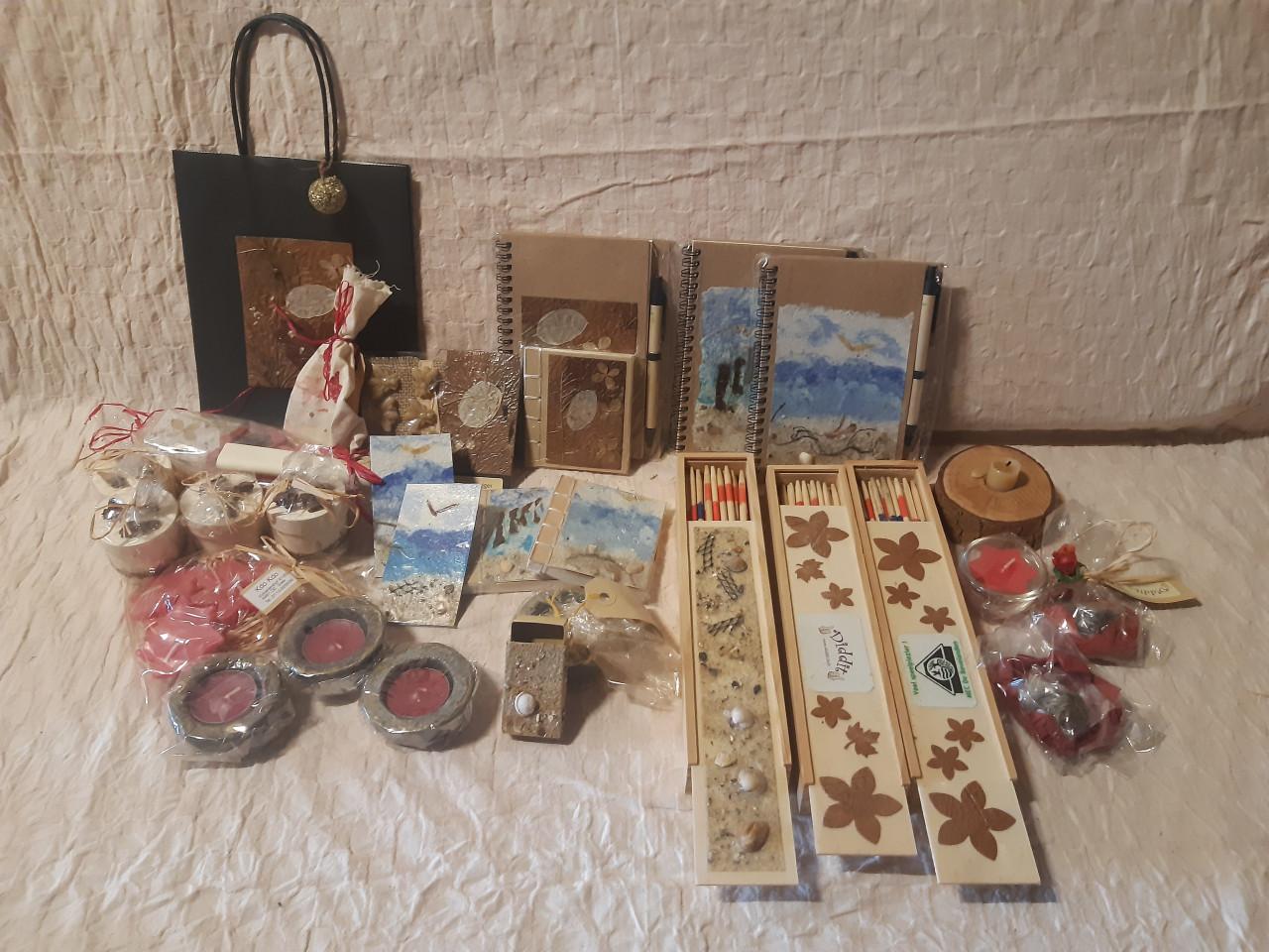 Doos met kleine cadeautjes voor Sinterklaas en Kerst