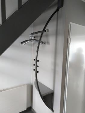 Kapstok type design met 10 chromen hangers