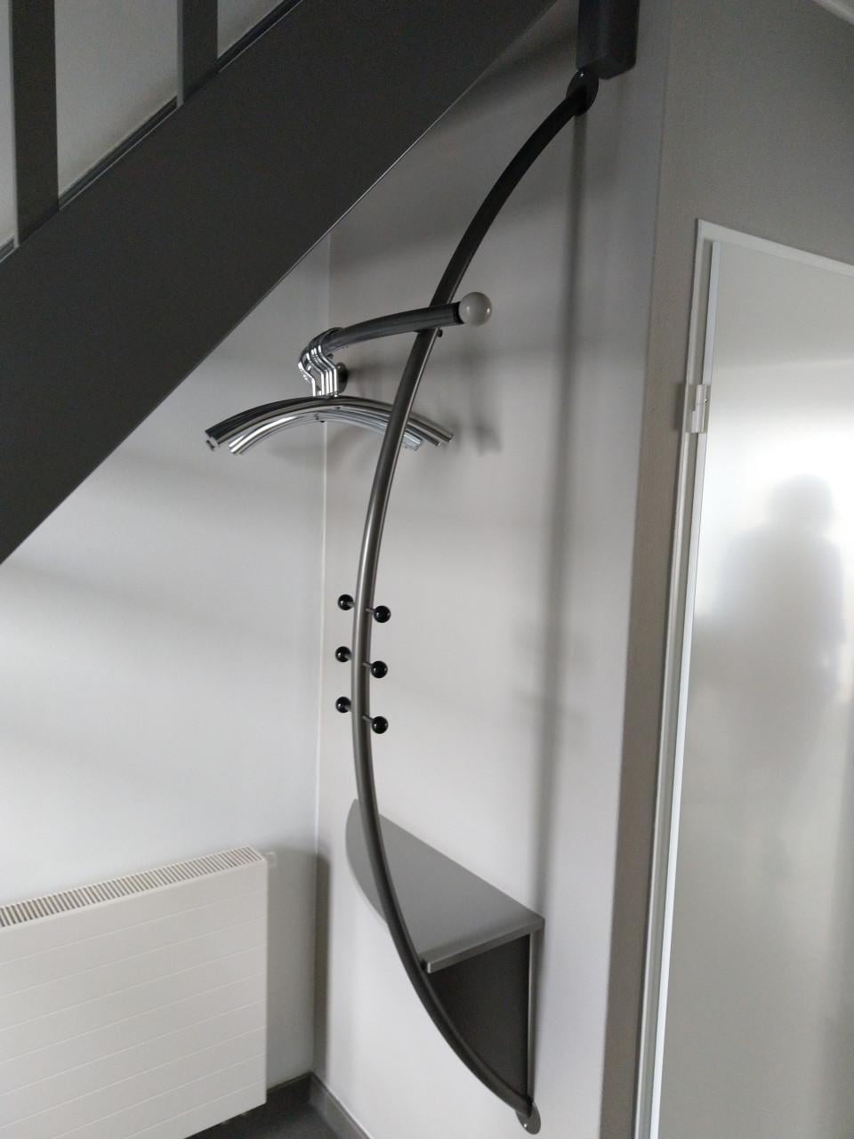 Kapstok type design met 10 chromen hangers