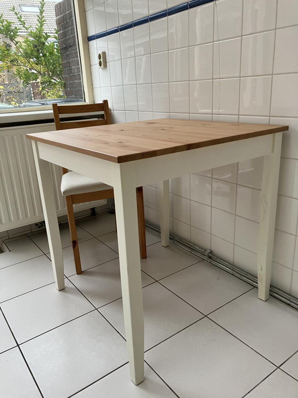 Vierkante houten TAFEL