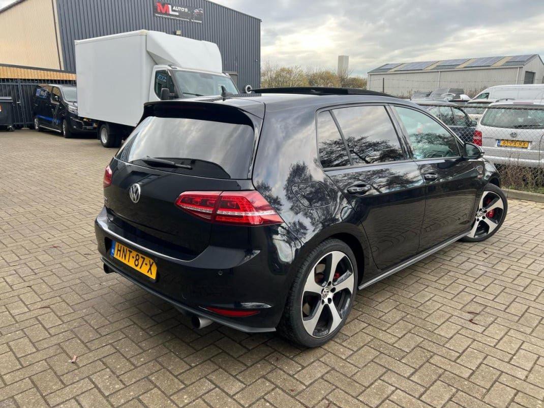 Volkswagen Golf 2.0TSI GTI Perfomance