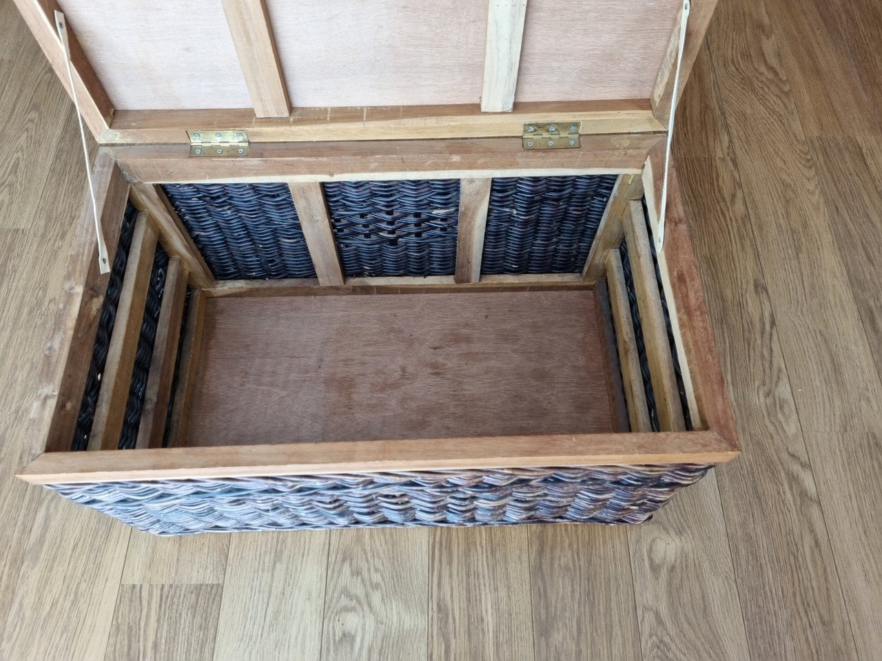 Leuke rieten/houten opbergkist