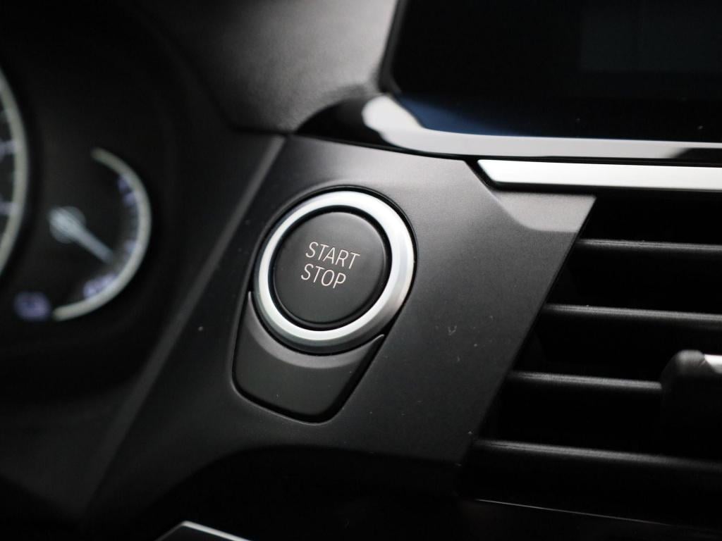 BMW X3 xdrive30e (135 kw) | automaat | panoramadak | trekhaak 2.000 kg | st