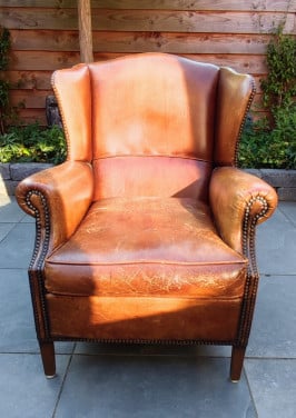 Antieke schapenleren fauteuil