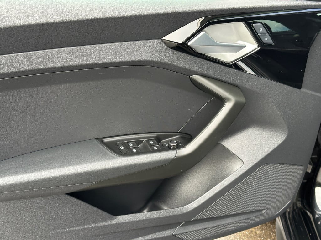Audi A1 allstreet 30 tfsi 110pk s-tronic business edition | led | camera | 