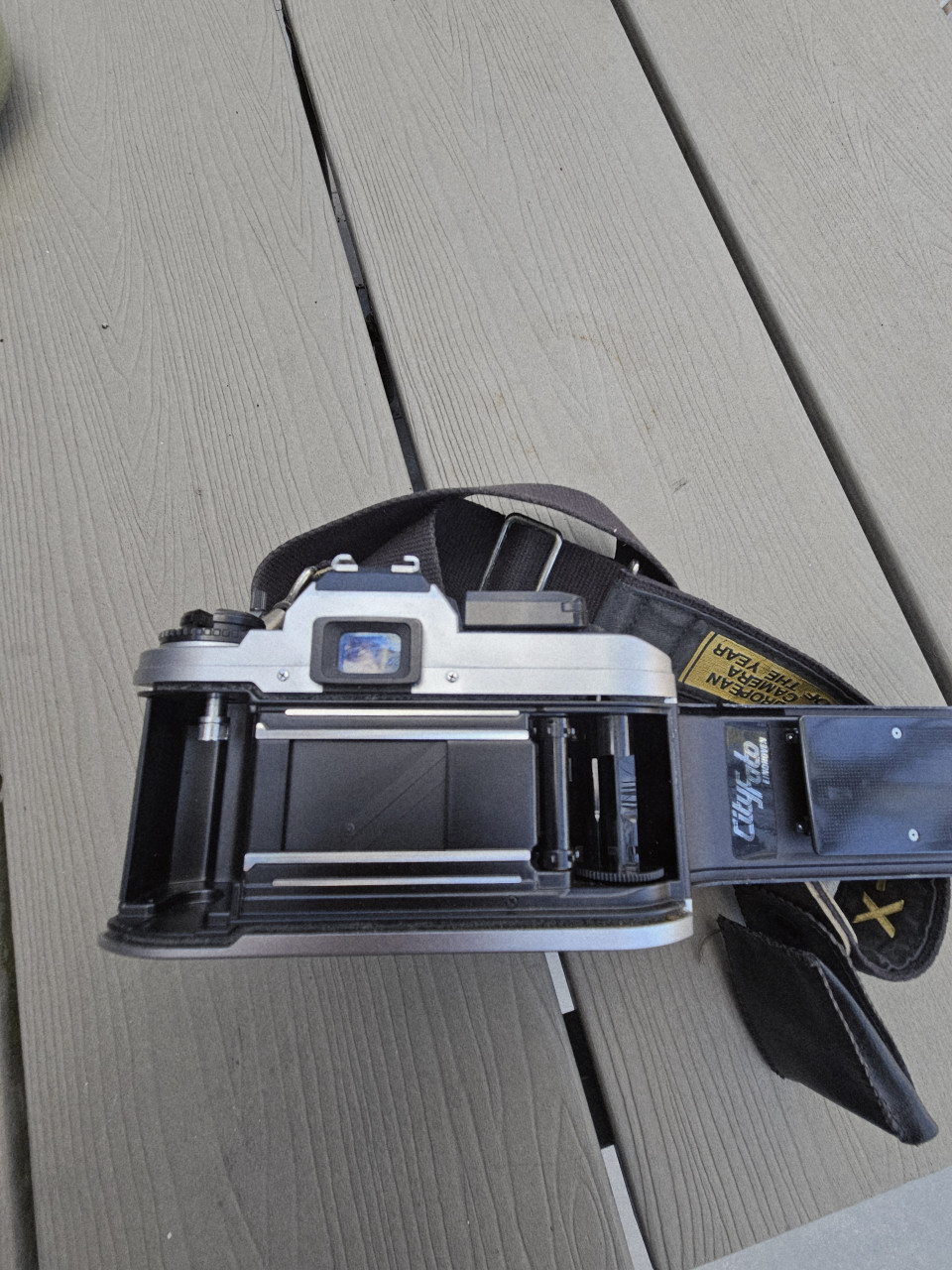 Werkende Nikon FG-20, 35 mm spiegelreflexcamera met een 50 mm E lens...