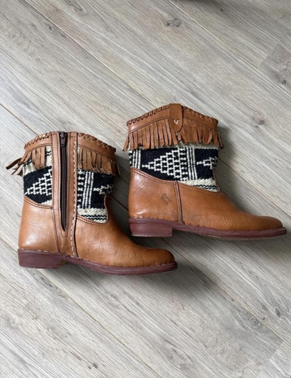 Diverse enkellaarsjes en sportschoenen