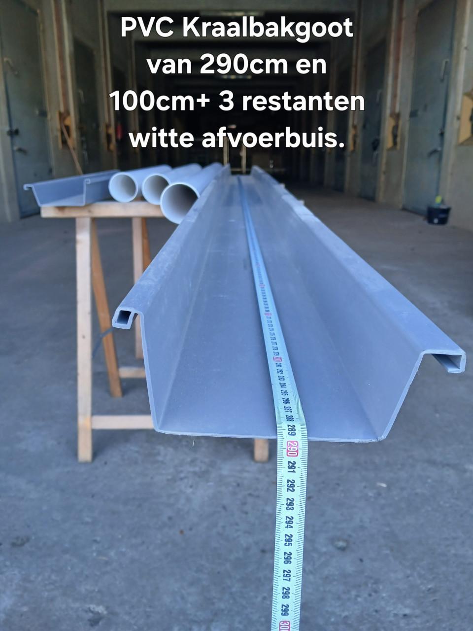 Pvc dakgoot van 290cm en 100cm voor schuur, garage of aanbouw.
