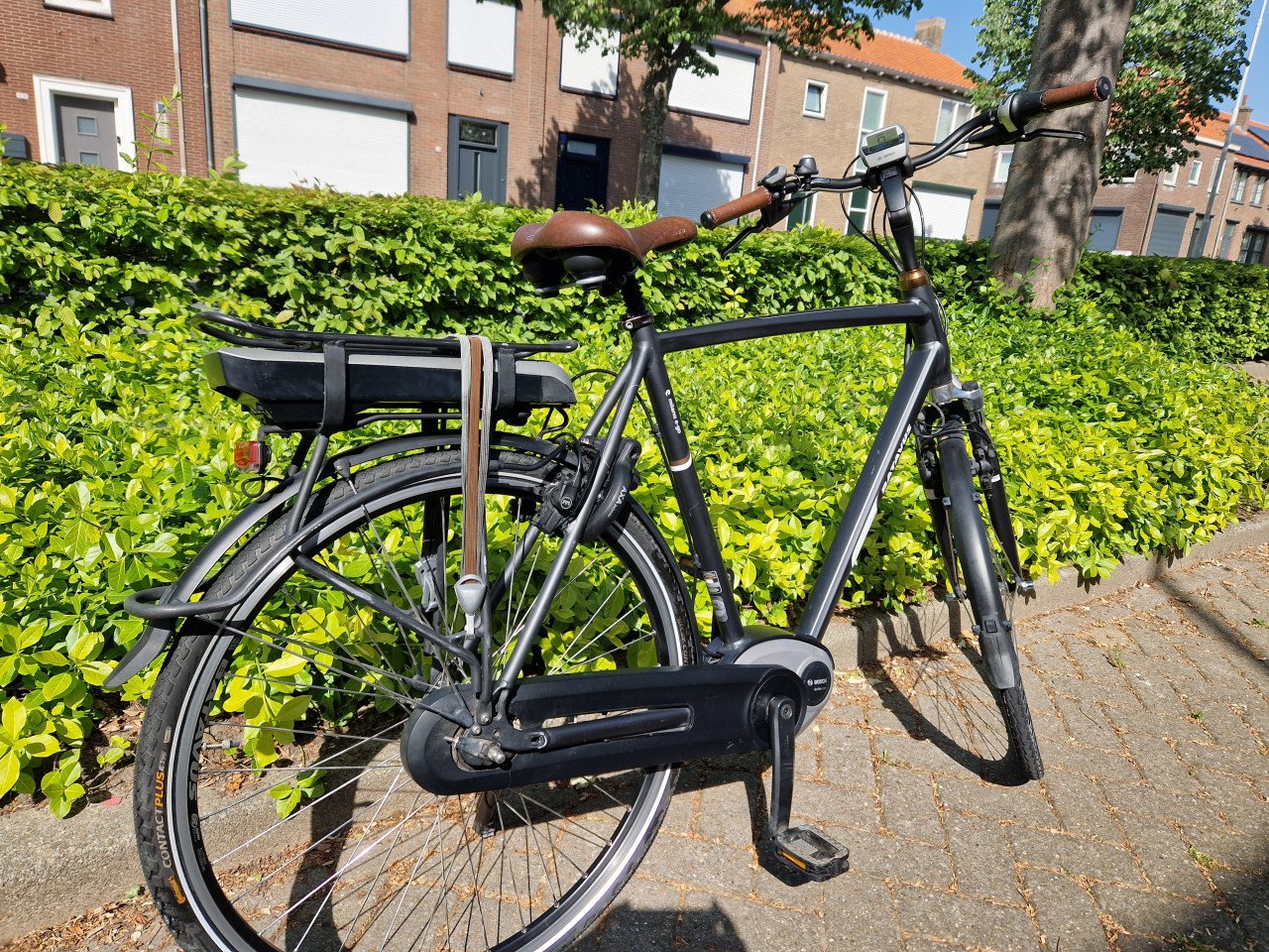Keurig nette Batavus elektrische heren fiets met Bosch middenmotor