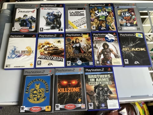 Stapeltje PS2 spellen die ik dubbel heb. Zie je iets wat je wilt overnemen,