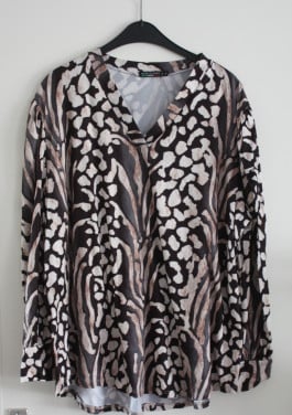 Shirt met diereprint vhals maat xL