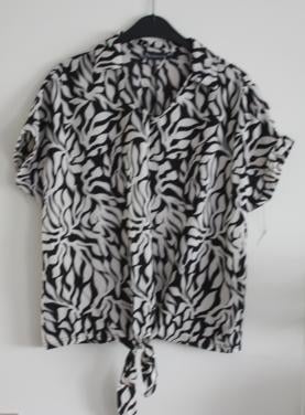 Blouse shirt met zwart wit print  maat m