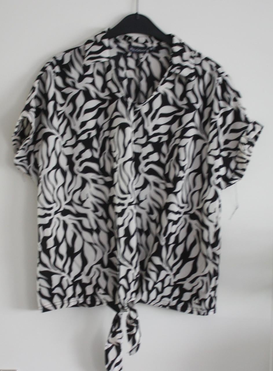 Blouse shirt met zwart wit print  maat m