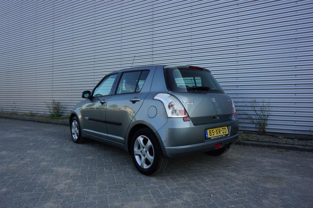 Suzuki Swift 1.3 gls airco / elektr. ramen / lm velgen / nap / apk t/m 07-2