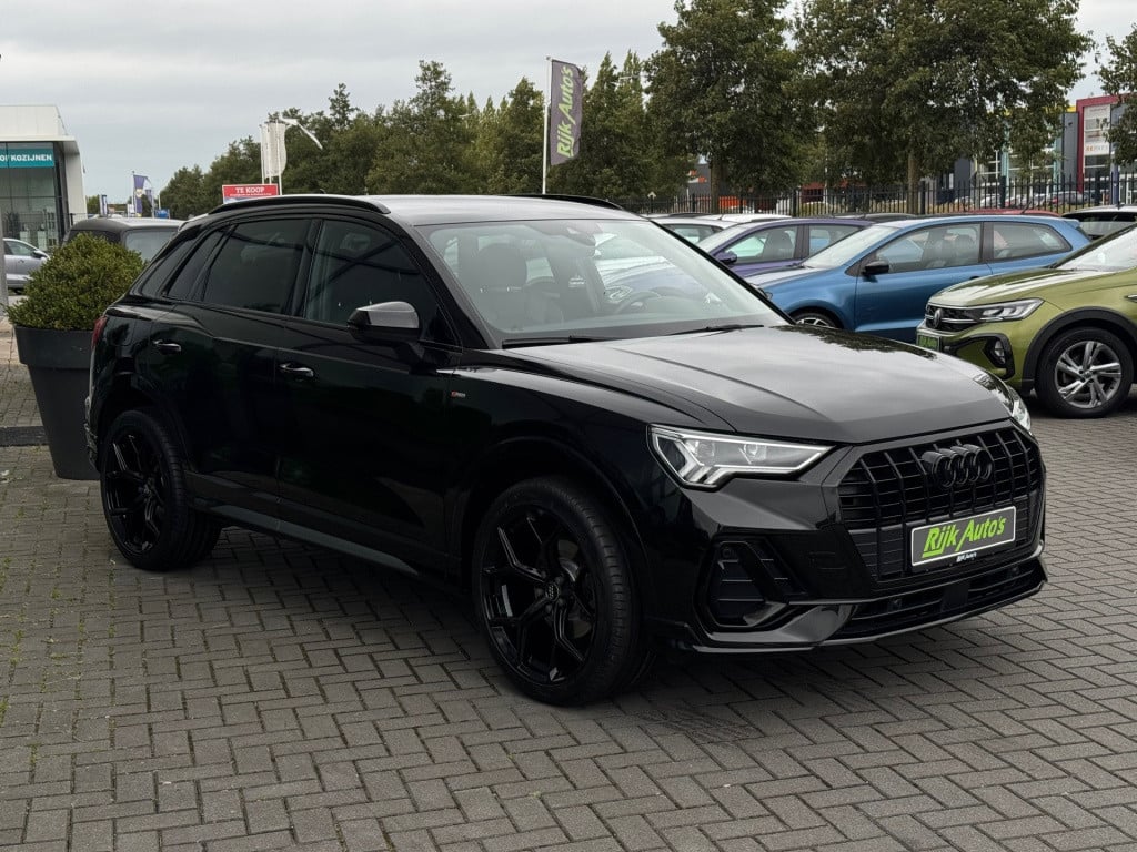 Audi Q3 35 tfsi 3x s-line * keyless * matrix led * carplay
