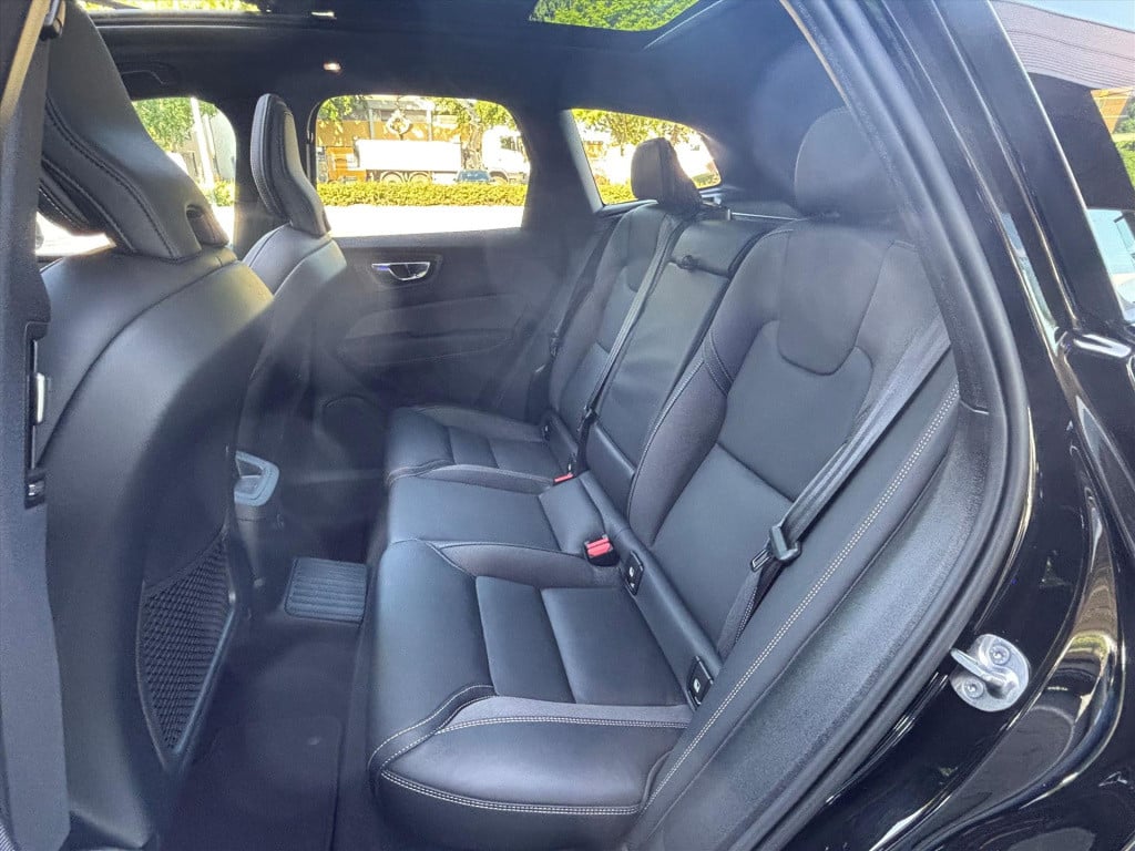 Volvo XC60 t6 plug-in hybrid 398pk aut awd ultimate dark| leder| harman kar