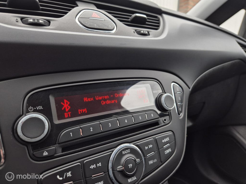 Opel Corsa 1.4 edition / 5- deurs / stuur- stoelverwarming / parkeersensore