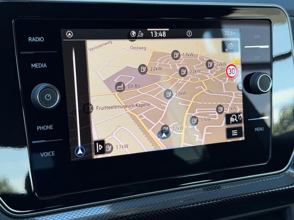 Volkswagen T-cross 1.5 tsi 150pk dsg r-line | camera | trekhaak | navi | iq