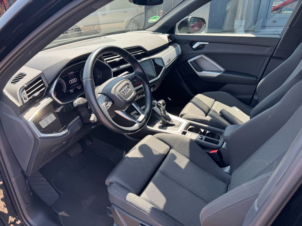 Audi Q3 35 tfsi business edition