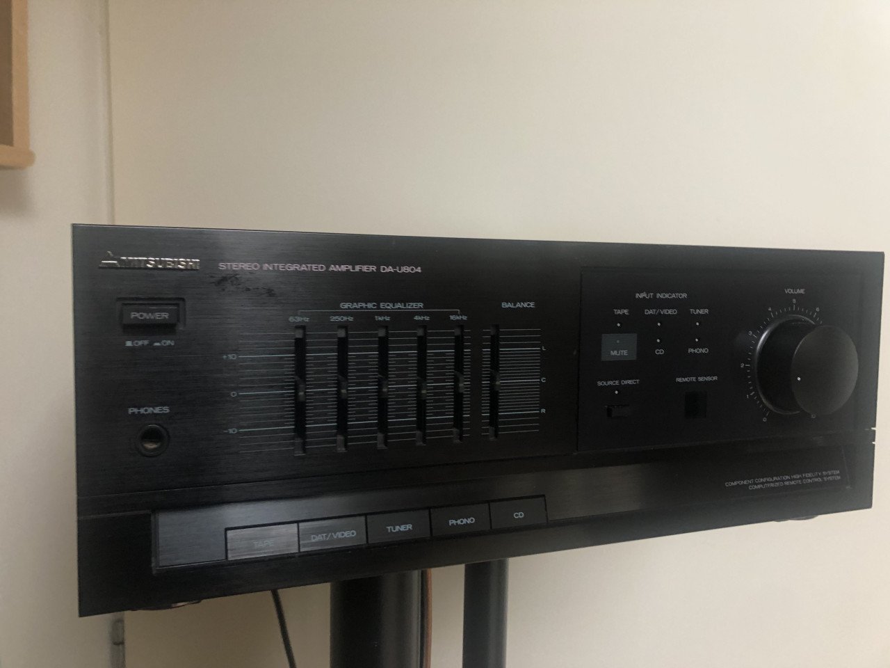 Mitsubishi versterker met equalizer DA-U804.